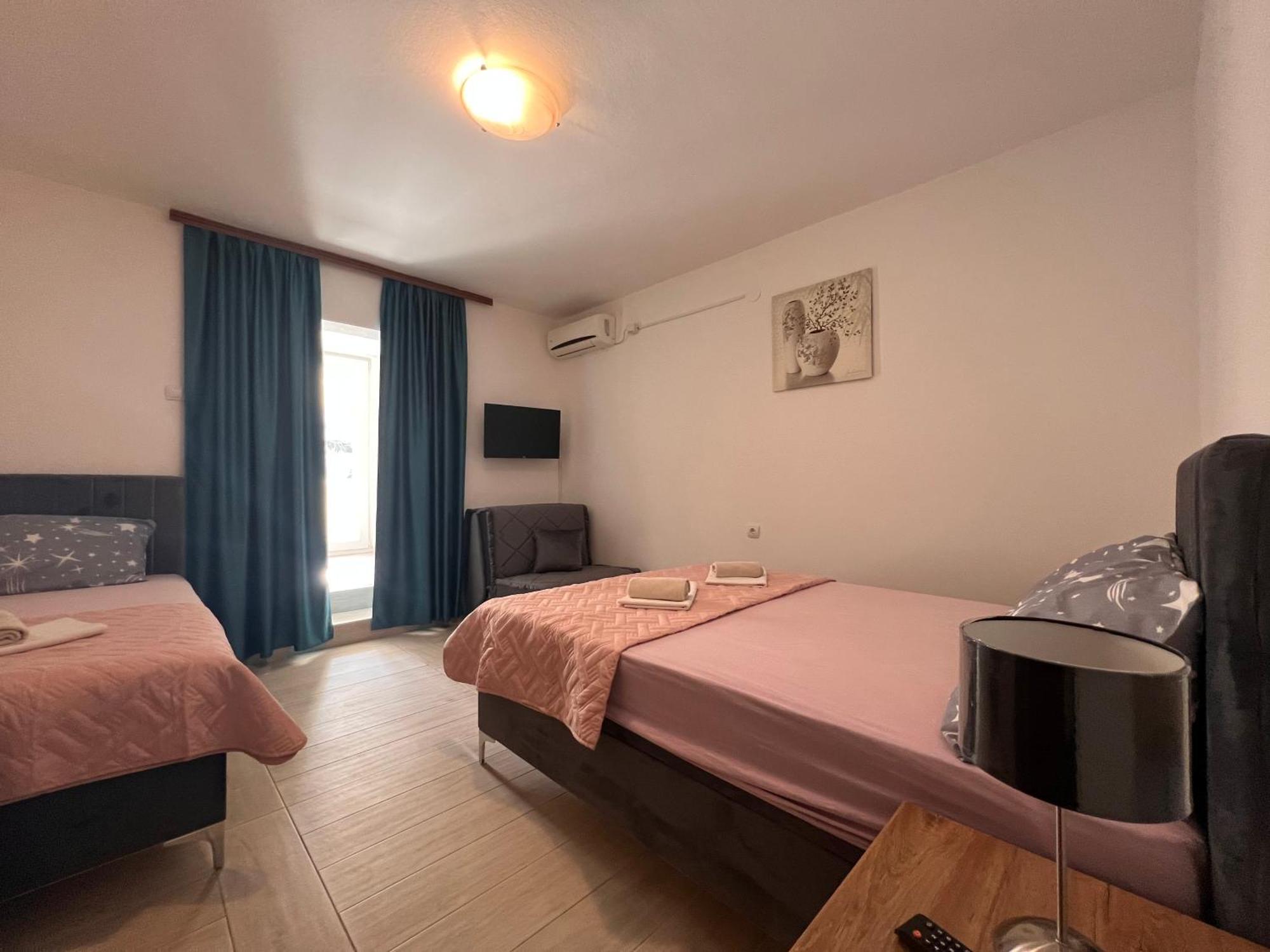 Guesthouse Civovic บาร์ ภายนอก รูปภาพ
