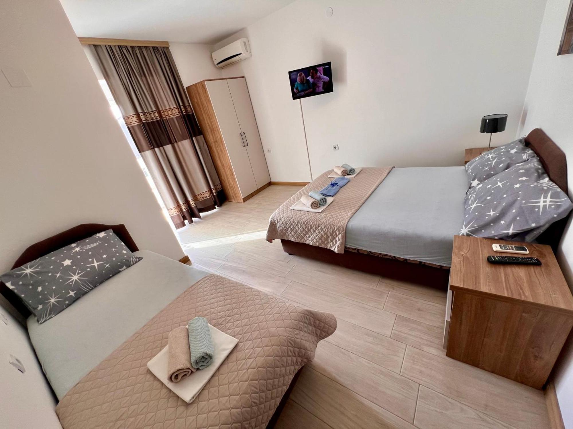 Guesthouse Civovic บาร์ ภายนอก รูปภาพ