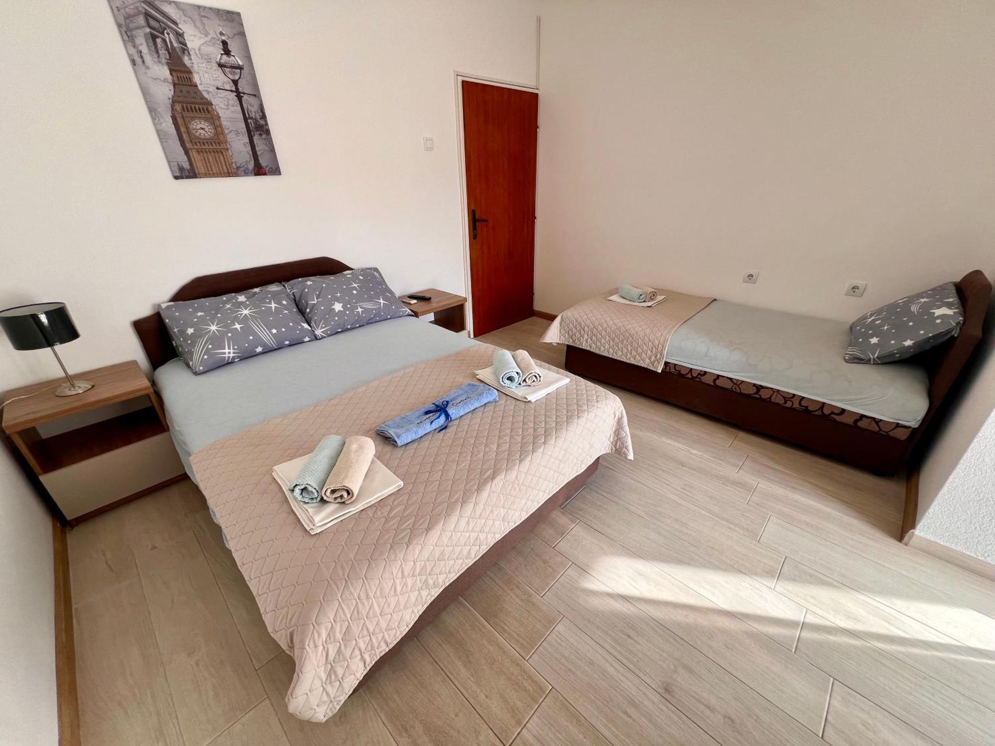 Guesthouse Civovic บาร์ ภายนอก รูปภาพ