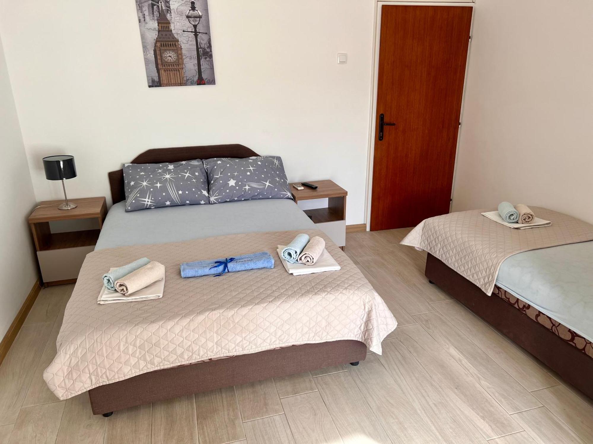 Guesthouse Civovic บาร์ ภายนอก รูปภาพ