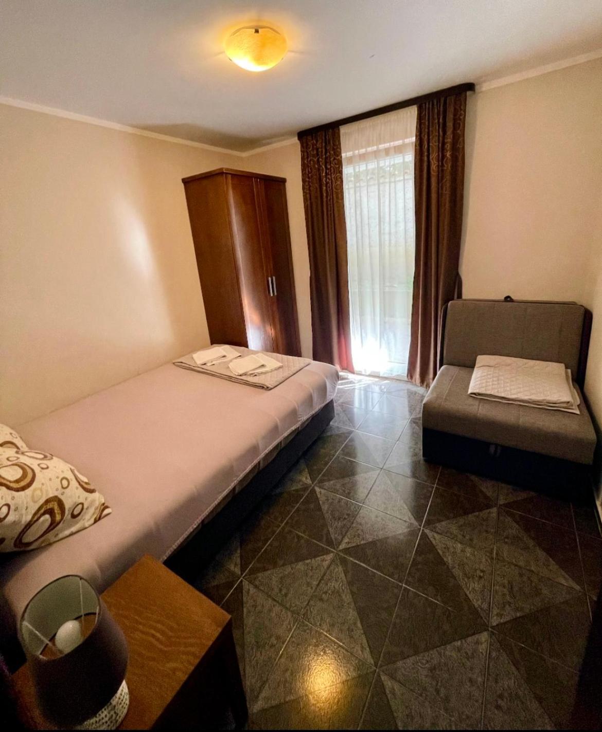 Guesthouse Civovic บาร์ ภายนอก รูปภาพ