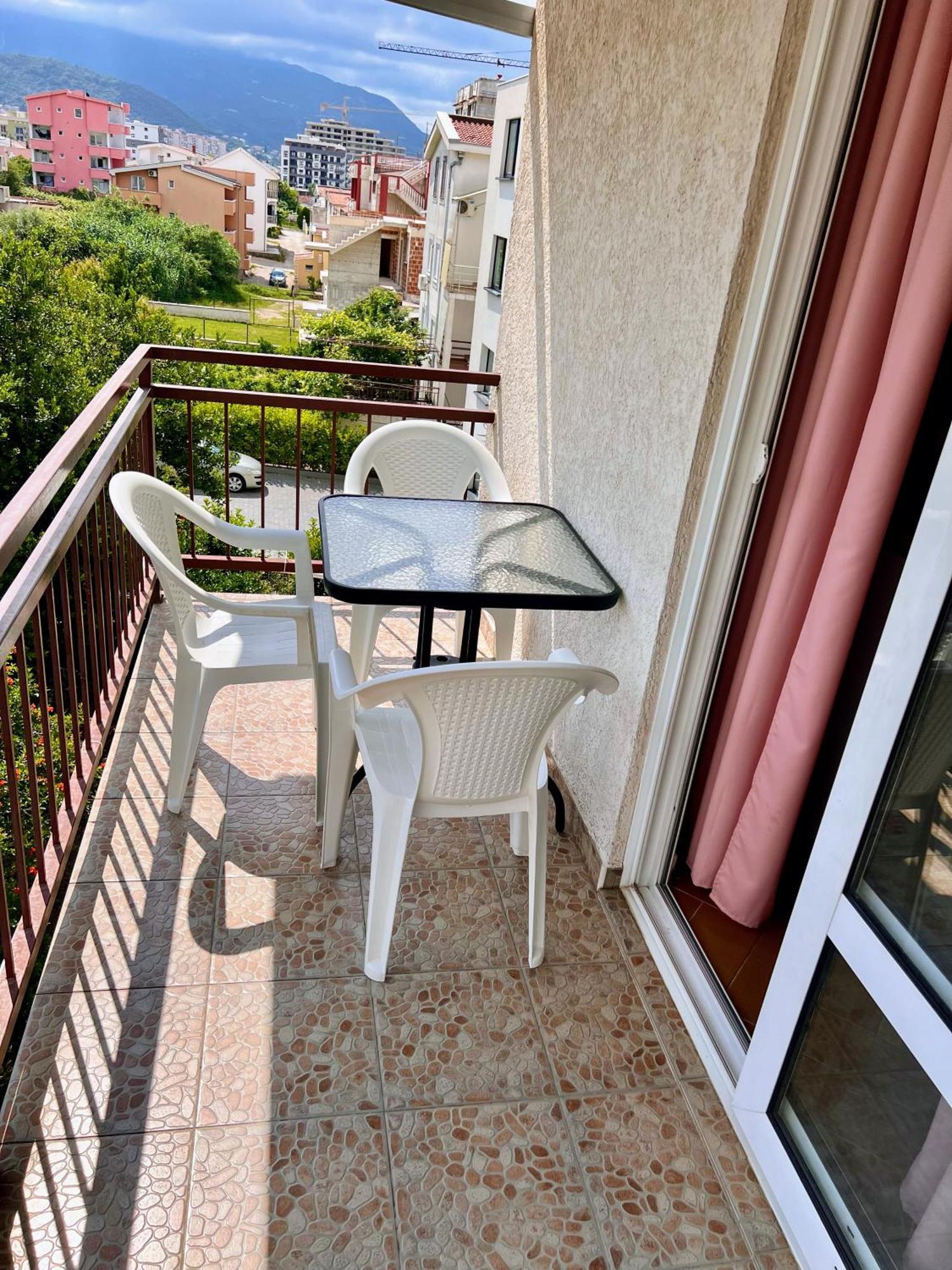 Guesthouse Civovic บาร์ ภายนอก รูปภาพ